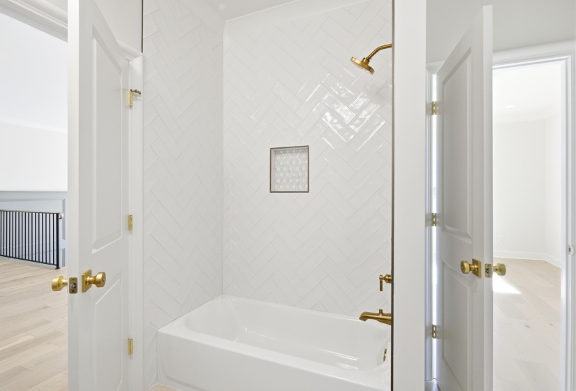 9136 WILDER RUN CIR, Germantown, Tennessee 38138, 4 Bedrooms Bedrooms, 9 Rooms Rooms,4.1 BathroomsBathrooms,Residential,For Sale,WILDER RUN,10195735