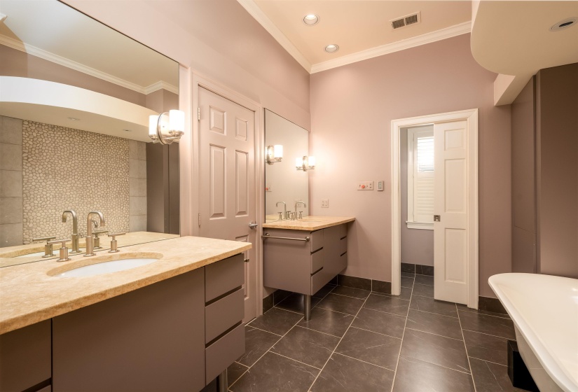 805 HARBOR ISLE CIR, Memphis, Tennessee 38103, 4 Bedrooms Bedrooms, 7 Rooms Rooms,3.1 BathroomsBathrooms,Residential,For Sale,HARBOR ISLE,10209488