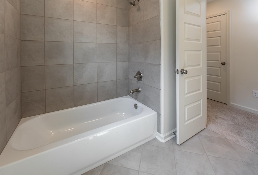 325 ST ANDREWS DR, Oakland, Tennessee 38060, 3 Bedrooms Bedrooms, 8 Rooms Rooms,2.1 BathroomsBathrooms,Residential,For Sale,ST ANDREWS,10191972
