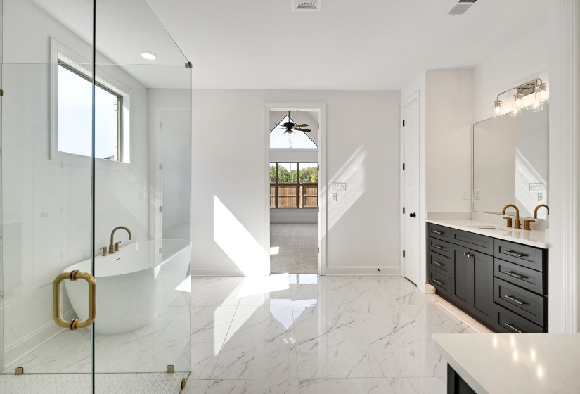 Another view of the gorgeous bathroom.