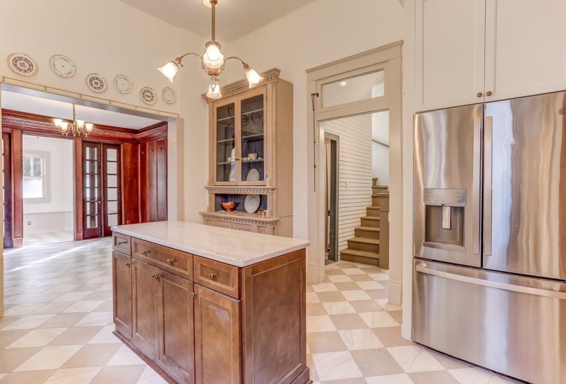 1323 CARR AVE, Memphis, Tennessee 38104, 4 Bedrooms Bedrooms, 12 Rooms Rooms,3 BathroomsBathrooms,Residential,For Sale,CARR,10209681