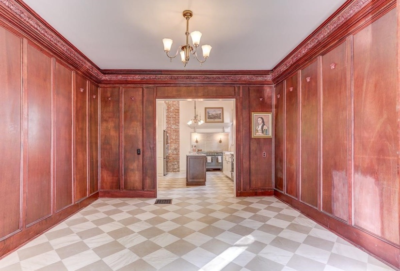 1323 CARR AVE, Memphis, Tennessee 38104, 4 Bedrooms Bedrooms, 12 Rooms Rooms,3 BathroomsBathrooms,Residential,For Sale,CARR,10209681