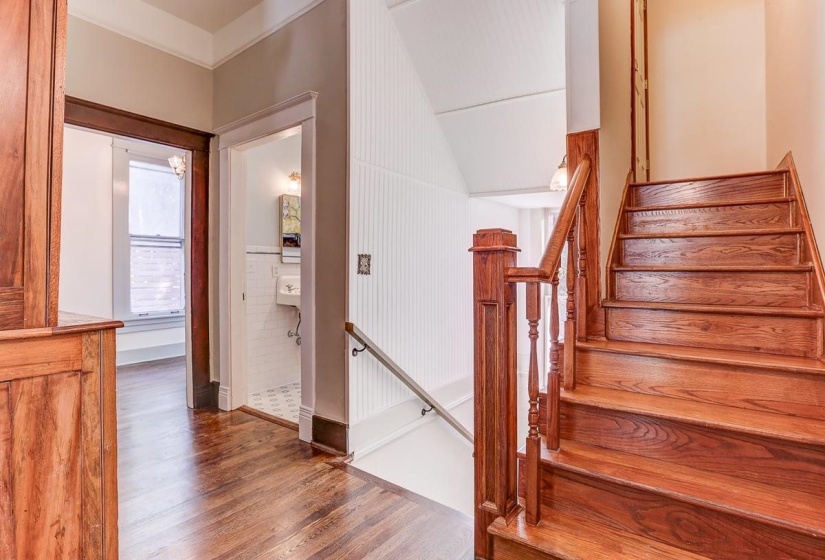 1323 CARR AVE, Memphis, Tennessee 38104, 4 Bedrooms Bedrooms, 12 Rooms Rooms,3 BathroomsBathrooms,Residential,For Sale,CARR,10209681