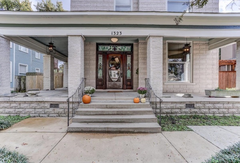 1323 CARR AVE, Memphis, Tennessee 38104, 4 Bedrooms Bedrooms, 12 Rooms Rooms,3 BathroomsBathrooms,Residential,For Sale,CARR,10209681