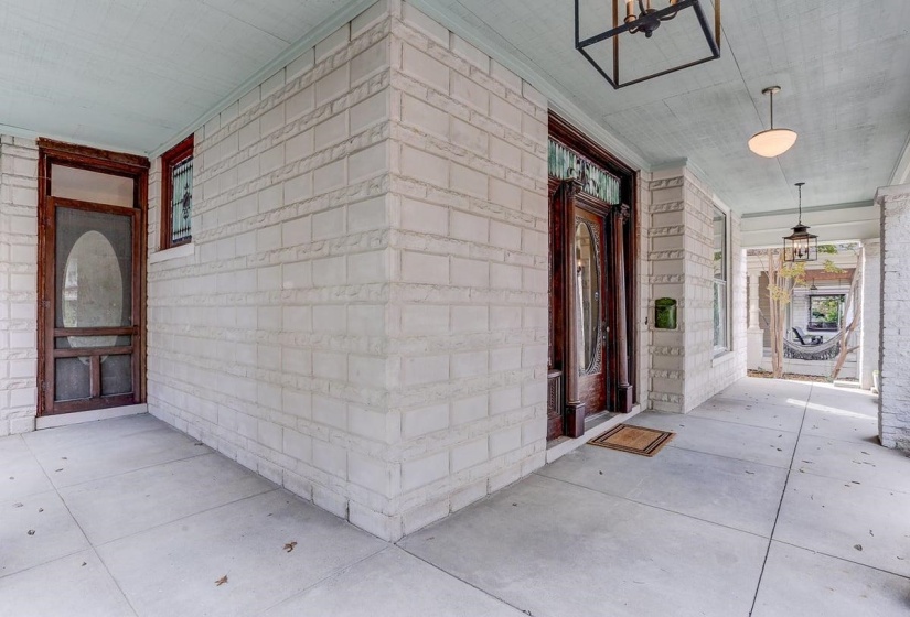 1323 CARR AVE, Memphis, Tennessee 38104, 4 Bedrooms Bedrooms, 12 Rooms Rooms,3 BathroomsBathrooms,Residential,For Sale,CARR,10209681