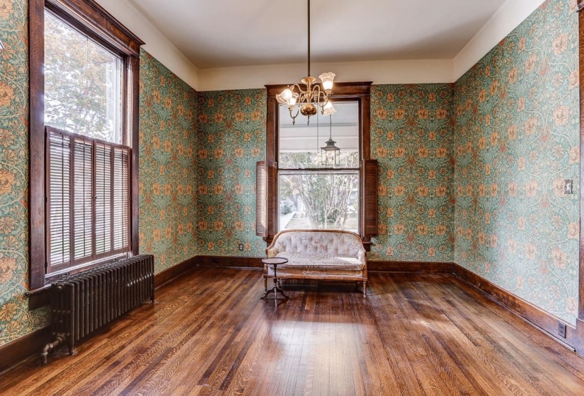 1323 CARR AVE, Memphis, Tennessee 38104, 4 Bedrooms Bedrooms, 12 Rooms Rooms,3 BathroomsBathrooms,Residential,For Sale,CARR,10209681