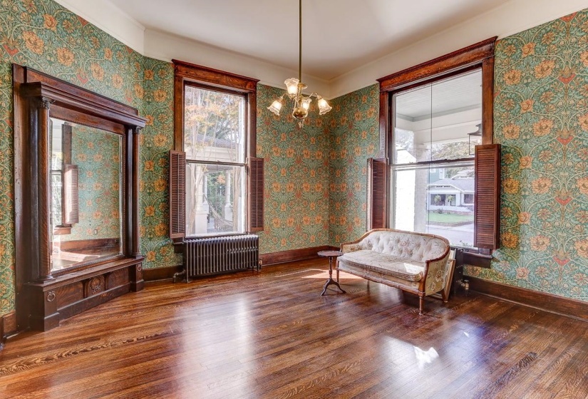 1323 CARR AVE, Memphis, Tennessee 38104, 4 Bedrooms Bedrooms, 12 Rooms Rooms,3 BathroomsBathrooms,Residential,For Sale,CARR,10209681