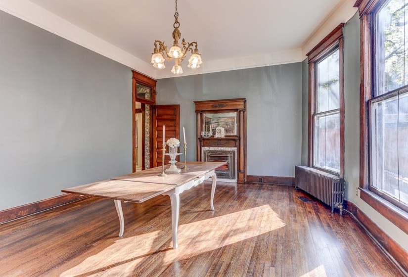 1323 CARR AVE, Memphis, Tennessee 38104, 4 Bedrooms Bedrooms, 12 Rooms Rooms,3 BathroomsBathrooms,Residential,For Sale,CARR,10209681