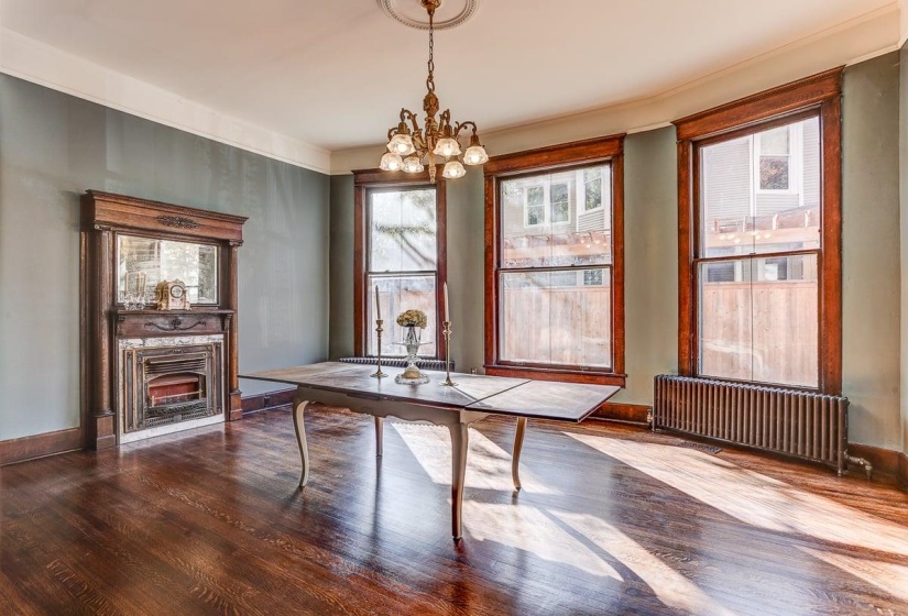 1323 CARR AVE, Memphis, Tennessee 38104, 4 Bedrooms Bedrooms, 12 Rooms Rooms,3 BathroomsBathrooms,Residential,For Sale,CARR,10209681