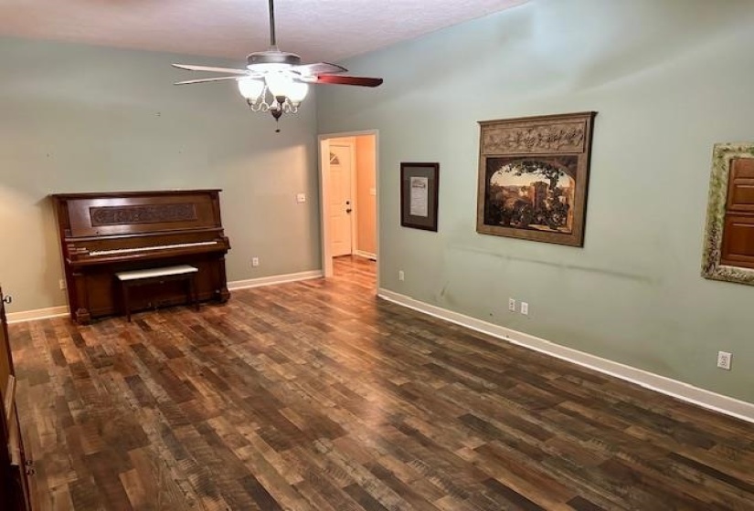 187 COLLINS ST, Ripley, Tennessee 38063, 3 Bedrooms Bedrooms, 7 Rooms Rooms,2 BathroomsBathrooms,Residential,For Sale,COLLINS,10209885