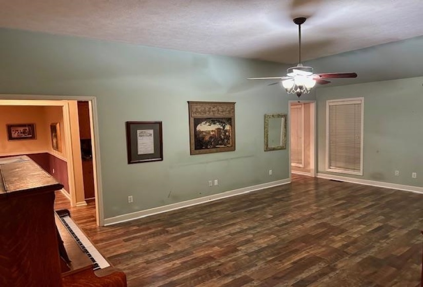 187 COLLINS ST, Ripley, Tennessee 38063, 3 Bedrooms Bedrooms, 7 Rooms Rooms,2 BathroomsBathrooms,Residential,For Sale,COLLINS,10209885