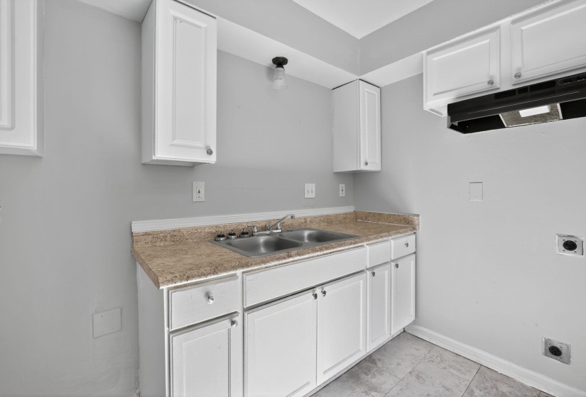 4360 BLUEBELL ST, Memphis, Tennessee 38109, 4 Bedrooms Bedrooms, 6 Rooms Rooms,1 BathroomBathrooms,Residential,For Sale,BLUEBELL,10209892