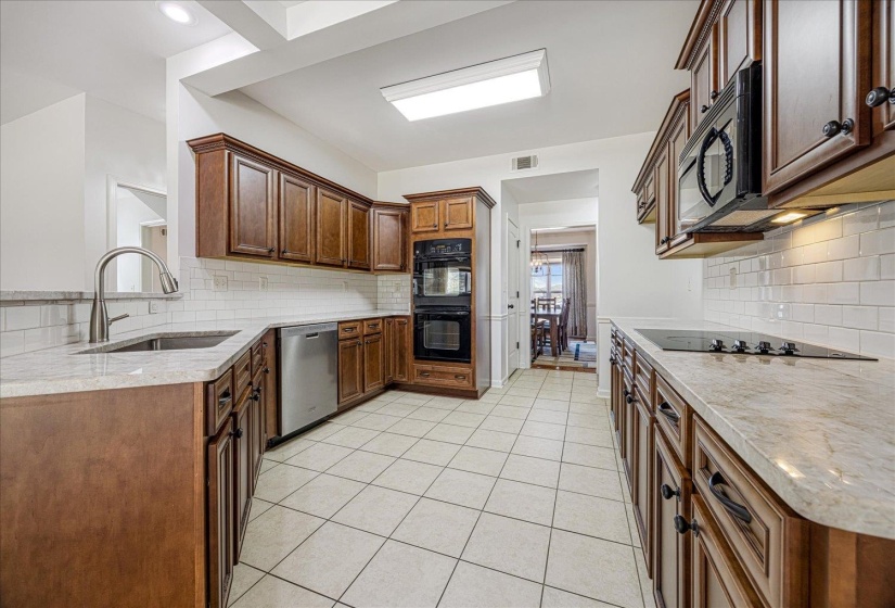 250 LEWIS FAIRWAY CIR, Oakland, Tennessee 38060, 4 Bedrooms Bedrooms, 9 Rooms Rooms,2.1 BathroomsBathrooms,Residential,For Sale,LEWIS FAIRWAY,10209898