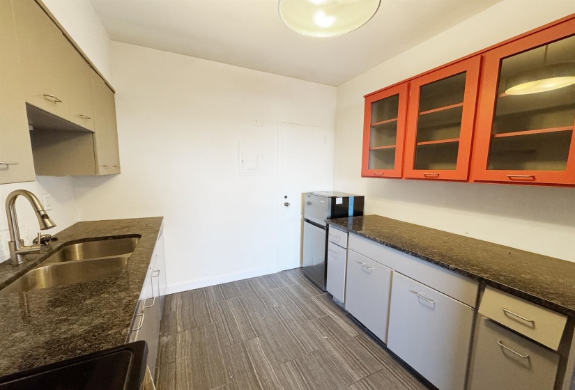 1960 PARKWAY AVE, Memphis, Tennessee 38112, 2 Bedrooms Bedrooms, 5 Rooms Rooms,2 BathroomsBathrooms,Residential,For Sale,PARKWAY,10209901