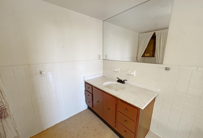 1960 PARKWAY AVE, Memphis, Tennessee 38112, 2 Bedrooms Bedrooms, 5 Rooms Rooms,2 BathroomsBathrooms,Residential,For Sale,PARKWAY,10209901