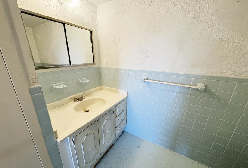 1960 PARKWAY AVE, Memphis, Tennessee 38112, 2 Bedrooms Bedrooms, 5 Rooms Rooms,2 BathroomsBathrooms,Residential,For Sale,PARKWAY,10209901