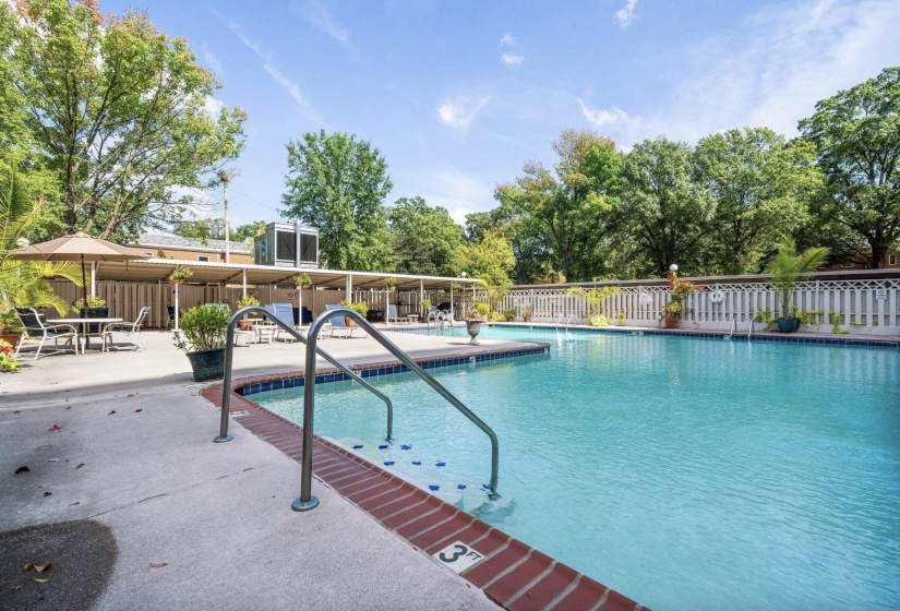 1960 PARKWAY AVE, Memphis, Tennessee 38112, 2 Bedrooms Bedrooms, 5 Rooms Rooms,2 BathroomsBathrooms,Residential,For Sale,PARKWAY,10209901