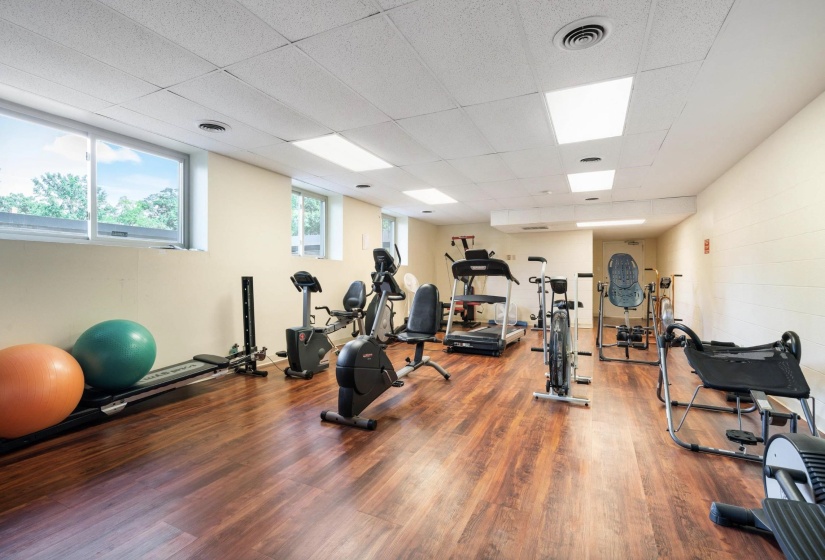 1960 PARKWAY AVE, Memphis, Tennessee 38112, 2 Bedrooms Bedrooms, 5 Rooms Rooms,2 BathroomsBathrooms,Residential,For Sale,PARKWAY,10209901