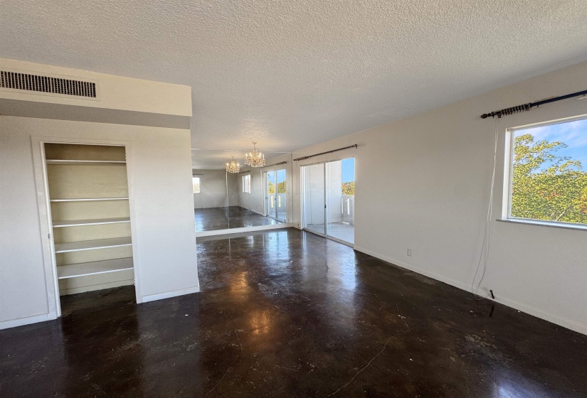 1960 PARKWAY AVE, Memphis, Tennessee 38112, 2 Bedrooms Bedrooms, 5 Rooms Rooms,2 BathroomsBathrooms,Residential,For Sale,PARKWAY,10209901