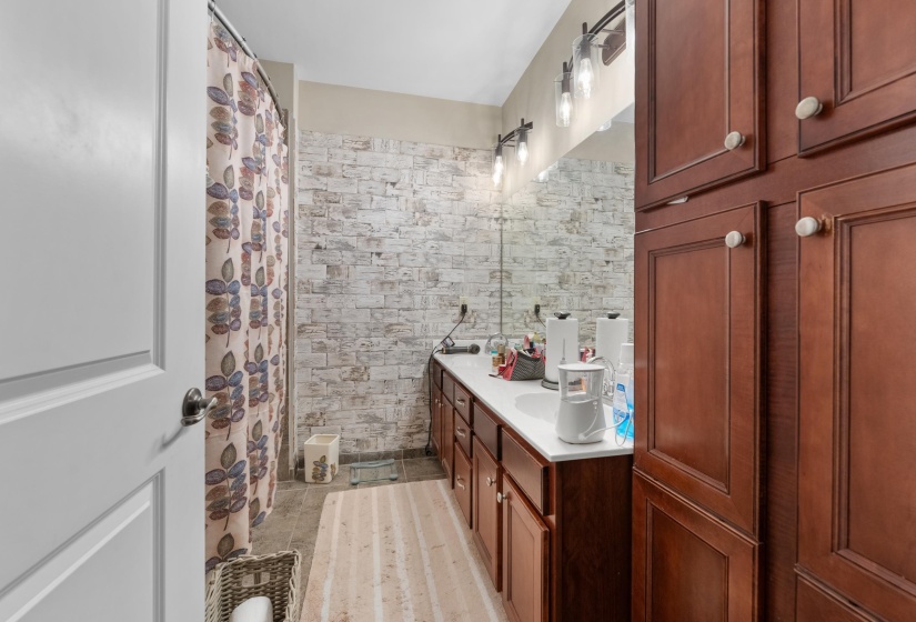 721 LITTY CT, Memphis, Tennessee 38103, 1 Bedroom Bedrooms, 4 Rooms Rooms,1.1 BathroomsBathrooms,Residential,For Sale,LITTY,10209917