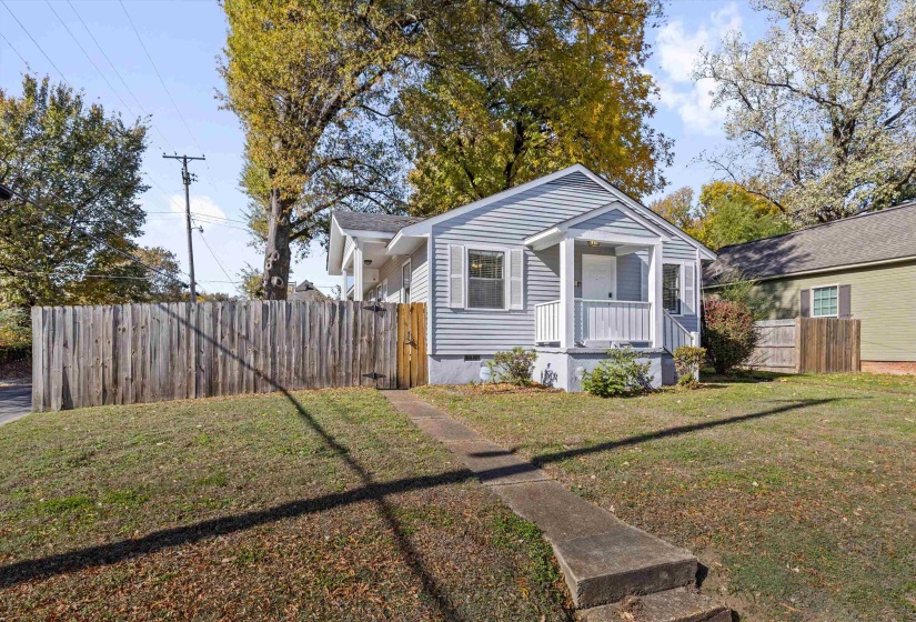 Bungalow-style house with crawl space and covered porch
