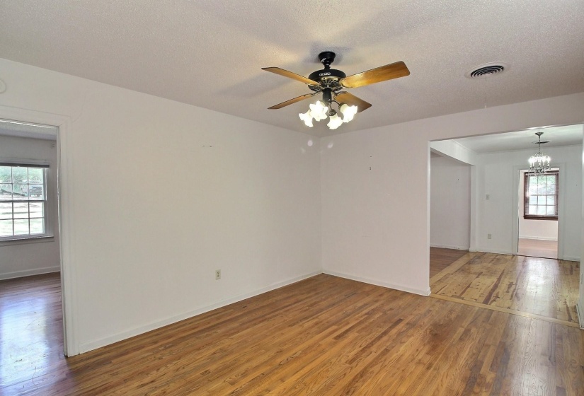 487 CENTER ST, Collierville, Tennessee 38017, 3 Bedrooms Bedrooms, 6 Rooms Rooms,2 BathroomsBathrooms,Residential,For Sale,CENTER,10209966