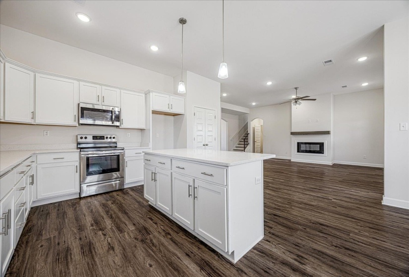 7193 ALEXANDER HILL LN, Millington, Tennessee 38053, 5 Bedrooms Bedrooms, 10 Rooms Rooms,3 BathroomsBathrooms,Residential,For Sale,ALEXANDER HILL,10209974