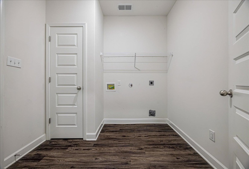 7193 ALEXANDER HILL LN, Millington, Tennessee 38053, 5 Bedrooms Bedrooms, 10 Rooms Rooms,3 BathroomsBathrooms,Residential,For Sale,ALEXANDER HILL,10209974