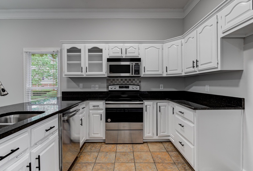 604 MADEWOOD DR, Memphis, Tennessee 38103, 3 Bedrooms Bedrooms, 7 Rooms Rooms,2.1 BathroomsBathrooms,Residential,For Sale,MADEWOOD,10210015