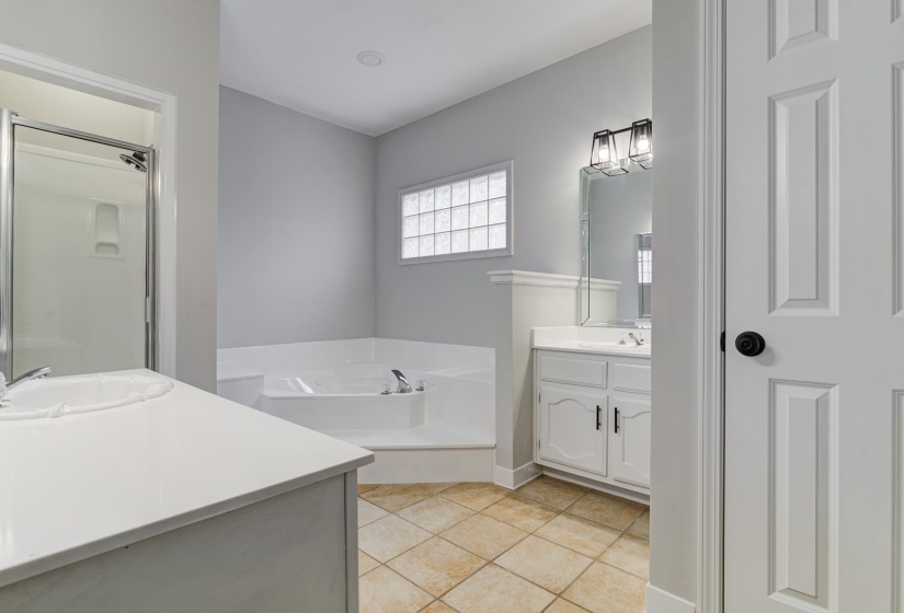 604 MADEWOOD DR, Memphis, Tennessee 38103, 3 Bedrooms Bedrooms, 7 Rooms Rooms,2.1 BathroomsBathrooms,Residential,For Sale,MADEWOOD,10210015