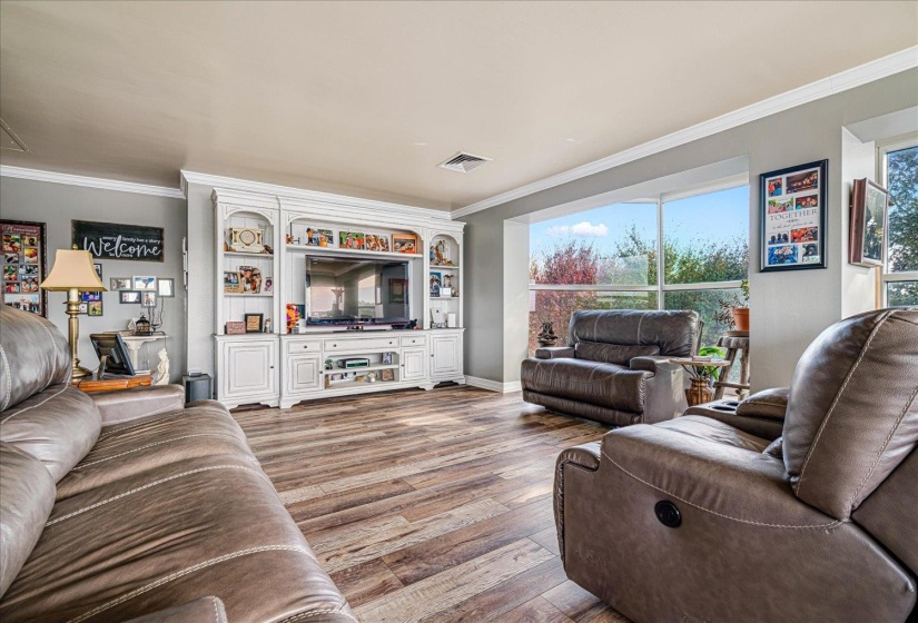 655 RIVERSIDE DR, Memphis, Tennessee 38103, 2 Bedrooms Bedrooms, 5 Rooms Rooms,2 BathroomsBathrooms,Residential,For Sale,RIVERSIDE,10210023