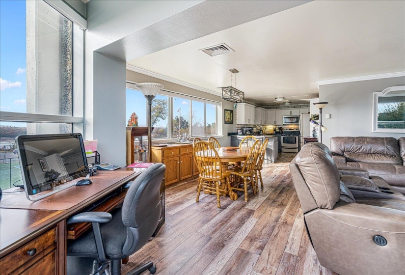 655 RIVERSIDE DR, Memphis, Tennessee 38103, 2 Bedrooms Bedrooms, 5 Rooms Rooms,2 BathroomsBathrooms,Residential,For Sale,RIVERSIDE,10210023