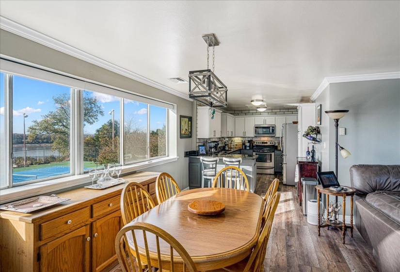 655 RIVERSIDE DR, Memphis, Tennessee 38103, 2 Bedrooms Bedrooms, 5 Rooms Rooms,2 BathroomsBathrooms,Residential,For Sale,RIVERSIDE,10210023