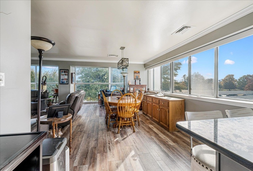 655 RIVERSIDE DR, Memphis, Tennessee 38103, 2 Bedrooms Bedrooms, 5 Rooms Rooms,2 BathroomsBathrooms,Residential,For Sale,RIVERSIDE,10210023