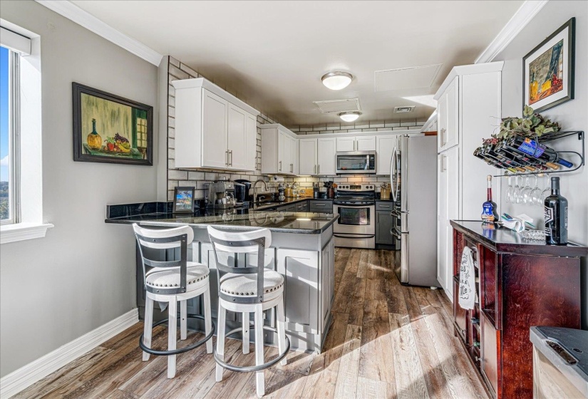 655 RIVERSIDE DR, Memphis, Tennessee 38103, 2 Bedrooms Bedrooms, 5 Rooms Rooms,2 BathroomsBathrooms,Residential,For Sale,RIVERSIDE,10210023