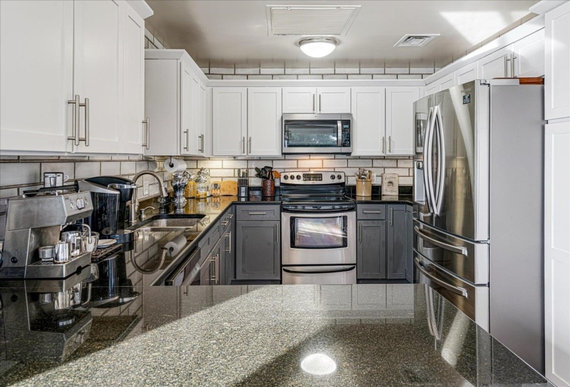 655 RIVERSIDE DR, Memphis, Tennessee 38103, 2 Bedrooms Bedrooms, 5 Rooms Rooms,2 BathroomsBathrooms,Residential,For Sale,RIVERSIDE,10210023