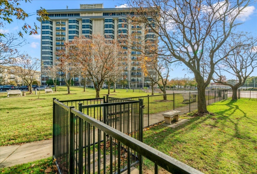 655 RIVERSIDE DR, Memphis, Tennessee 38103, 2 Bedrooms Bedrooms, 5 Rooms Rooms,2 BathroomsBathrooms,Residential,For Sale,RIVERSIDE,10210023