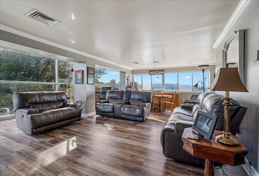 655 RIVERSIDE DR, Memphis, Tennessee 38103, 2 Bedrooms Bedrooms, 5 Rooms Rooms,2 BathroomsBathrooms,Residential,For Sale,RIVERSIDE,10210023