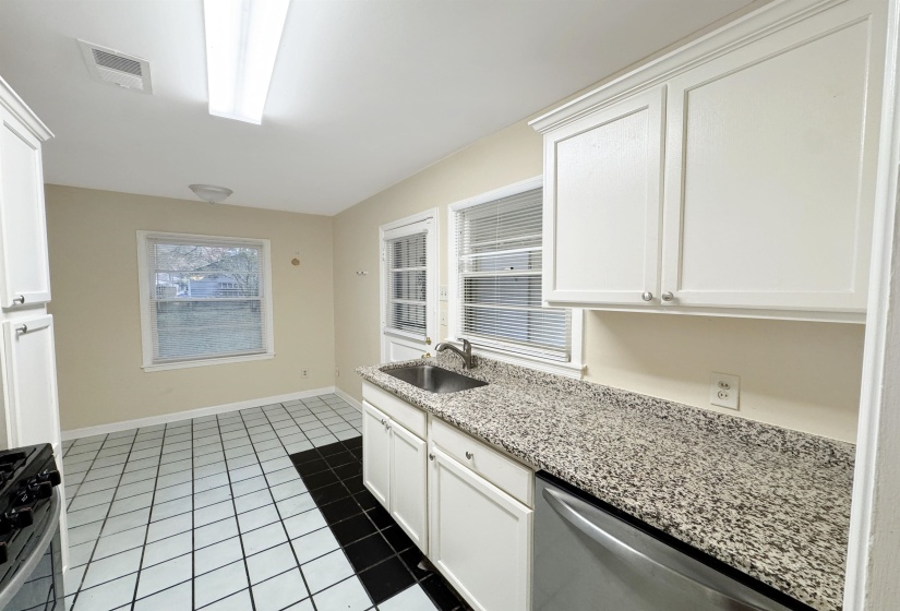 1519 WHITE STATION RD, Memphis, Tennessee 38117, 3 Bedrooms Bedrooms, 5 Rooms Rooms,2 BathroomsBathrooms,Residential,For Sale,WHITE STATION,10207760