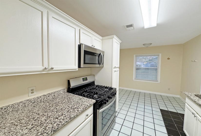 1519 WHITE STATION RD, Memphis, Tennessee 38117, 3 Bedrooms Bedrooms, 5 Rooms Rooms,2 BathroomsBathrooms,Residential,For Sale,WHITE STATION,10207760