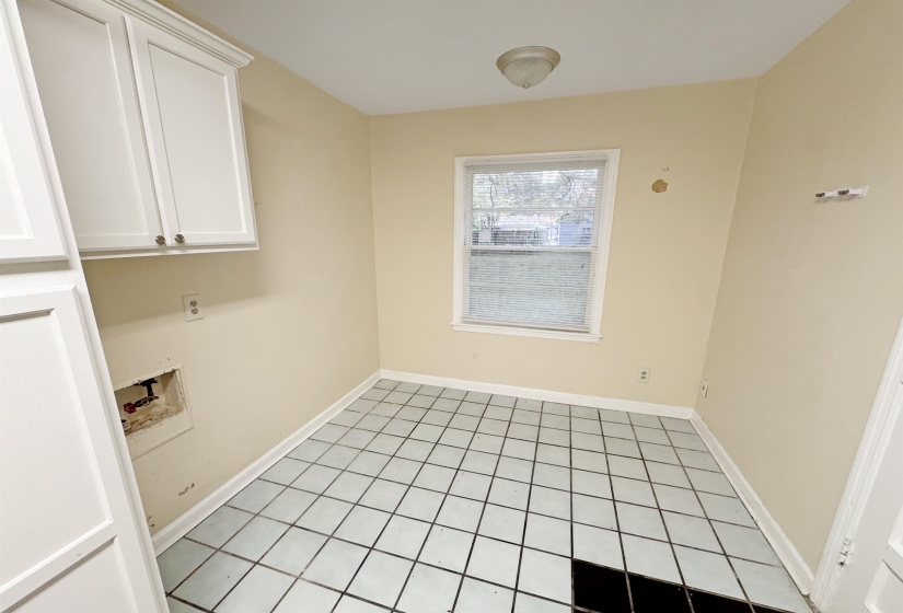 1519 WHITE STATION RD, Memphis, Tennessee 38117, 3 Bedrooms Bedrooms, 5 Rooms Rooms,2 BathroomsBathrooms,Residential,For Sale,WHITE STATION,10207760