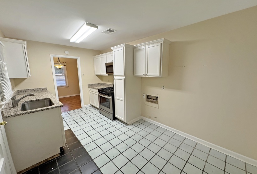 1519 WHITE STATION RD, Memphis, Tennessee 38117, 3 Bedrooms Bedrooms, 5 Rooms Rooms,2 BathroomsBathrooms,Residential,For Sale,WHITE STATION,10207760