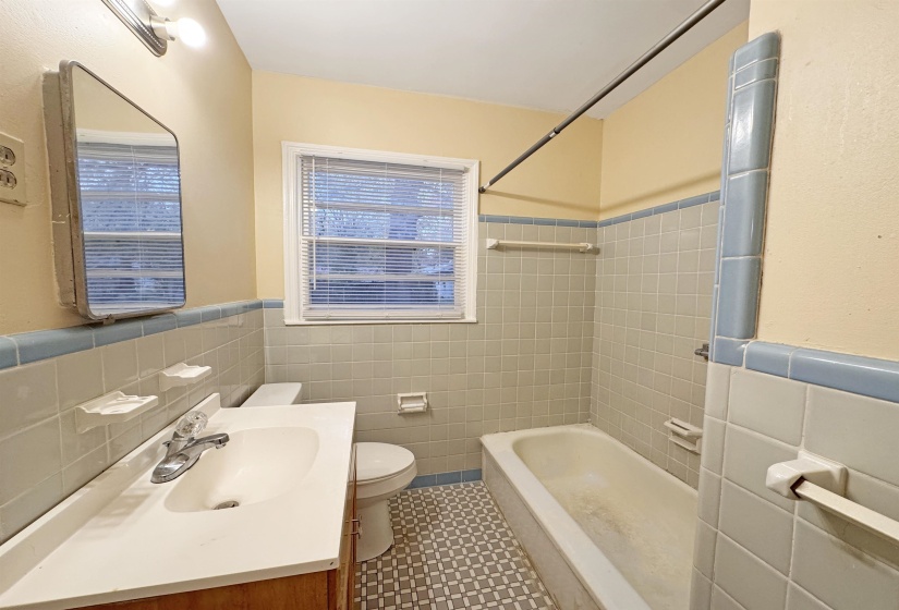 1519 WHITE STATION RD, Memphis, Tennessee 38117, 3 Bedrooms Bedrooms, 5 Rooms Rooms,2 BathroomsBathrooms,Residential,For Sale,WHITE STATION,10207760