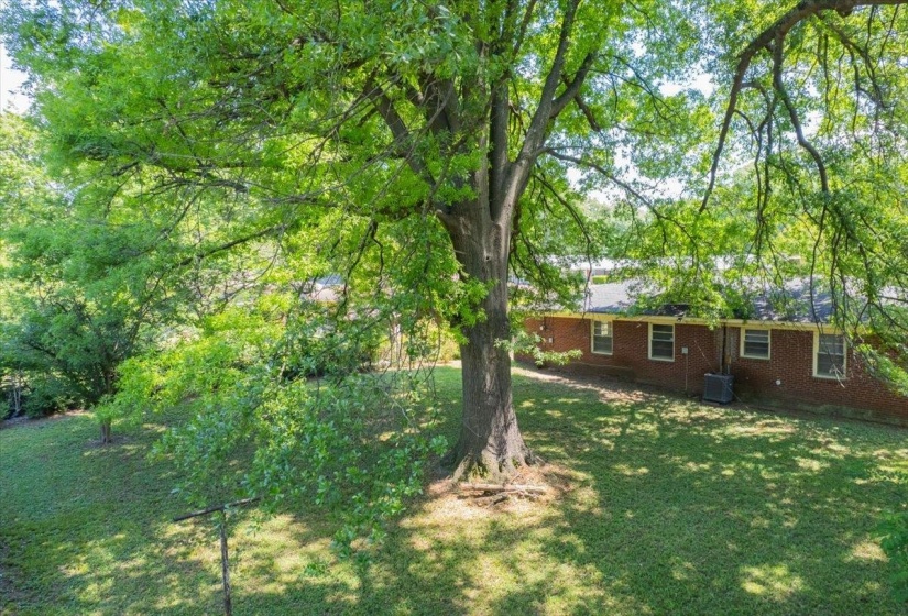 1519 WHITE STATION RD, Memphis, Tennessee 38117, 3 Bedrooms Bedrooms, 5 Rooms Rooms,2 BathroomsBathrooms,Residential,For Sale,WHITE STATION,10207760