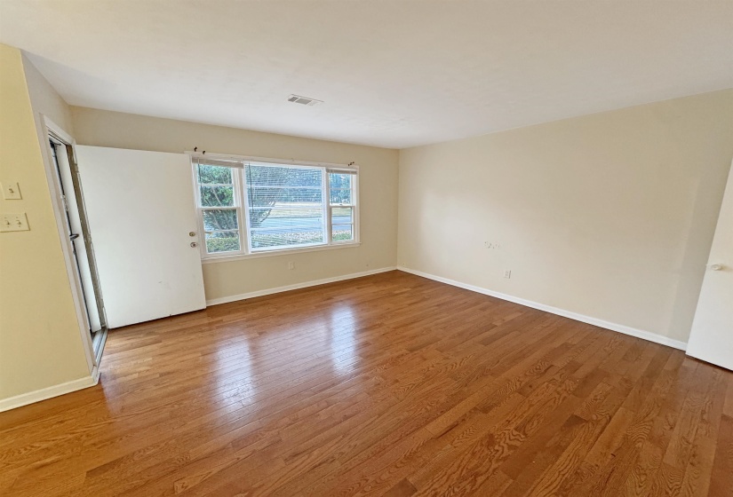 1519 WHITE STATION RD, Memphis, Tennessee 38117, 3 Bedrooms Bedrooms, 5 Rooms Rooms,2 BathroomsBathrooms,Residential,For Sale,WHITE STATION,10207760