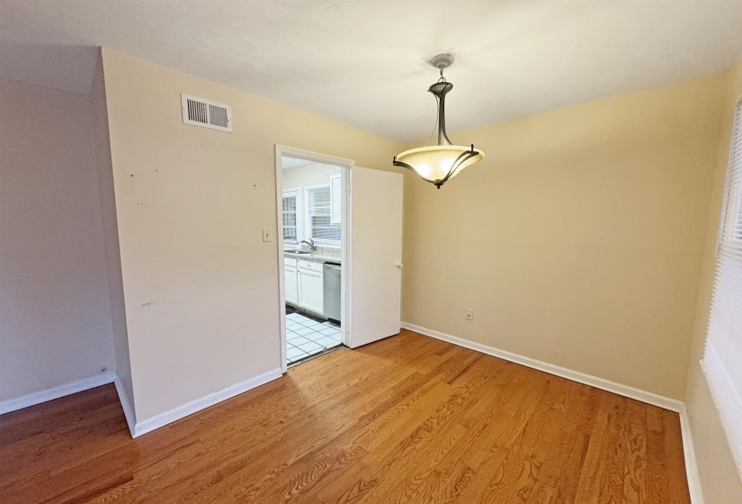 1519 WHITE STATION RD, Memphis, Tennessee 38117, 3 Bedrooms Bedrooms, 5 Rooms Rooms,2 BathroomsBathrooms,Residential,For Sale,WHITE STATION,10207760