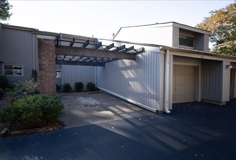 748 HEDGEGROVE DR, Memphis, Tennessee 38117, 2 Bedrooms Bedrooms, 6 Rooms Rooms,2 BathroomsBathrooms,Residential,For Sale,HEDGEGROVE,10210039