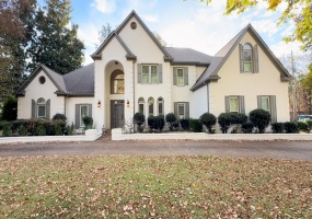 8893 POPLAR PIKE, Germantown, Tennessee 38138, 4 Bedrooms Bedrooms, 8 Rooms Rooms,3.1 BathroomsBathrooms,Residential,For Sale,POPLAR,10210051