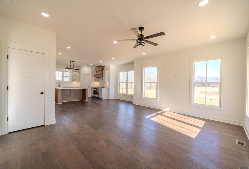 170 BELVEDERE CIR, Savannah, Tennessee 38372, 4 Bedrooms Bedrooms, 8 Rooms Rooms,2.1 BathroomsBathrooms,Residential,For Sale,BELVEDERE,10210061