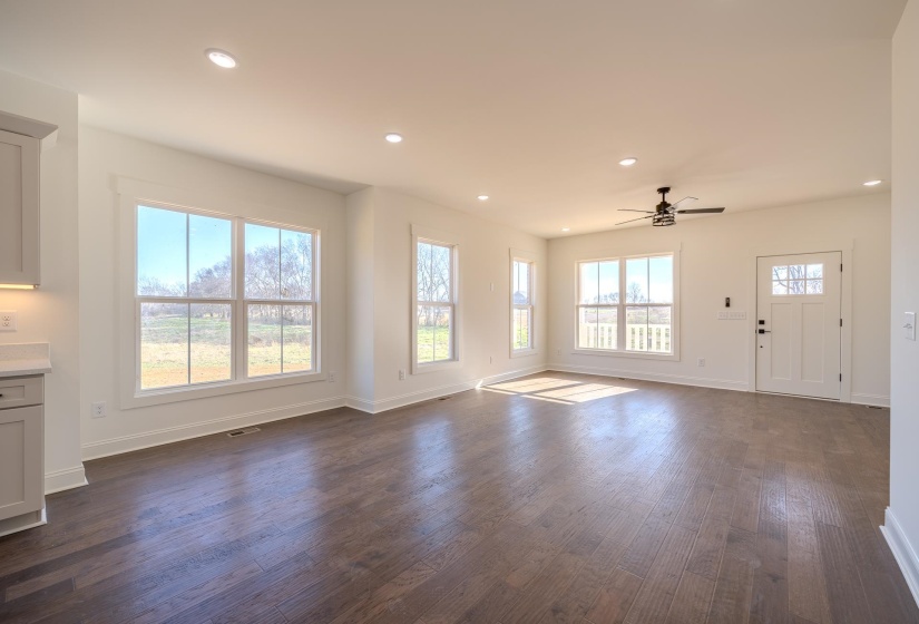 170 BELVEDERE CIR, Savannah, Tennessee 38372, 4 Bedrooms Bedrooms, 8 Rooms Rooms,2.1 BathroomsBathrooms,Residential,For Sale,BELVEDERE,10210061